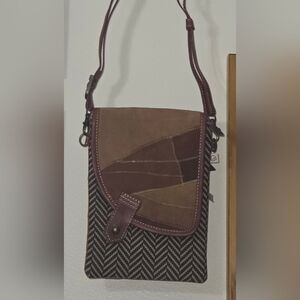 Vaan& Co 100% Leather Crossbody Leather Western Chevron Mixed Pattern Small